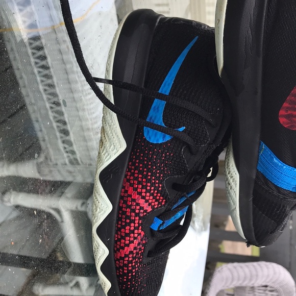 Kyrie 1 flytraps - Picture 3 of 3